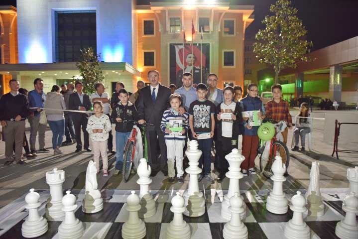 Satranç şampiyonlarına ödül