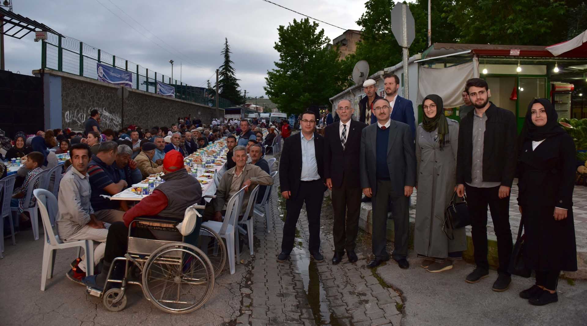 Mahalle iftarları doludizgin sürüyor  