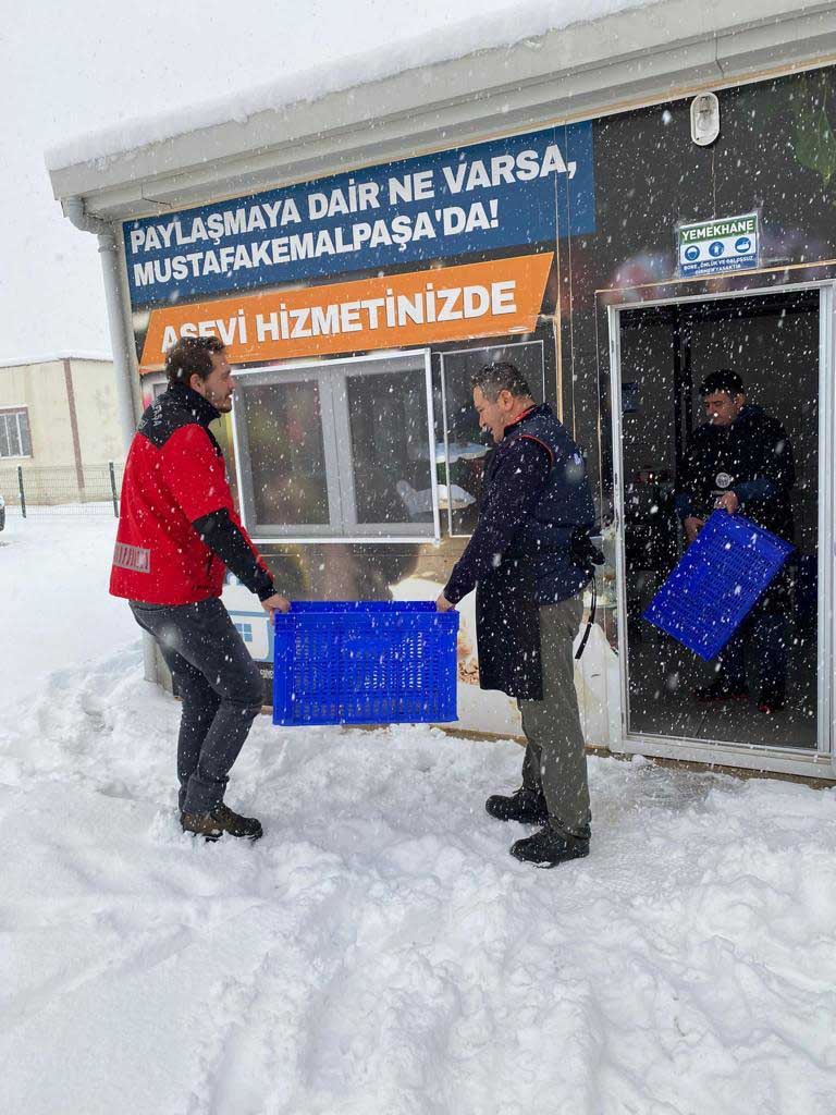 Mustafakemalpaşa Belediyesinden Kimsesizlere Sıcak Yuva Sıcak Yemek