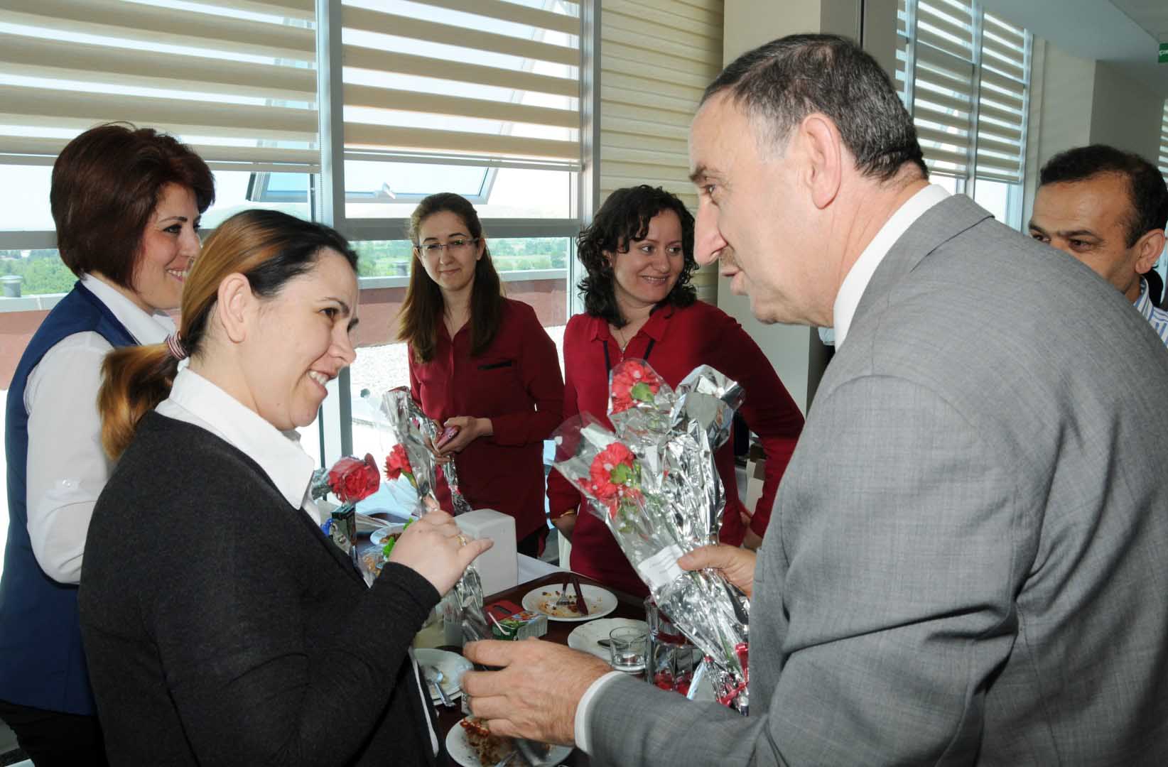 Başkan Kurtulan'dan hemşirelere kutlama ziyareti