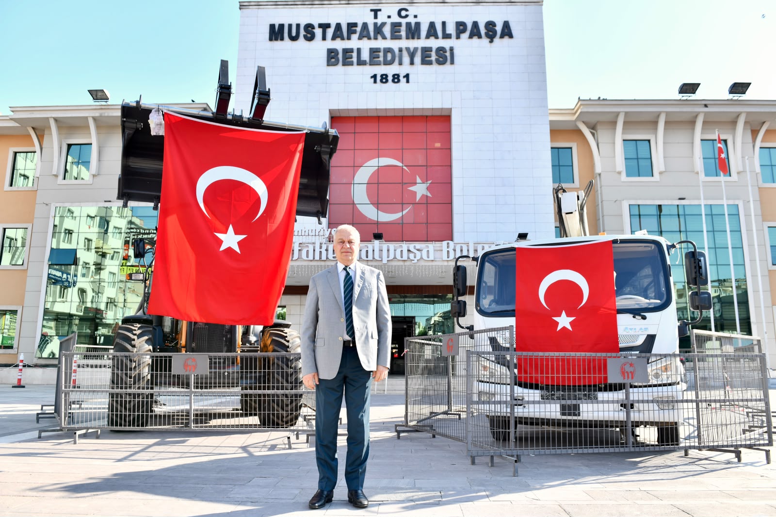 BELEDİYEYE YENİ ARAÇLAR