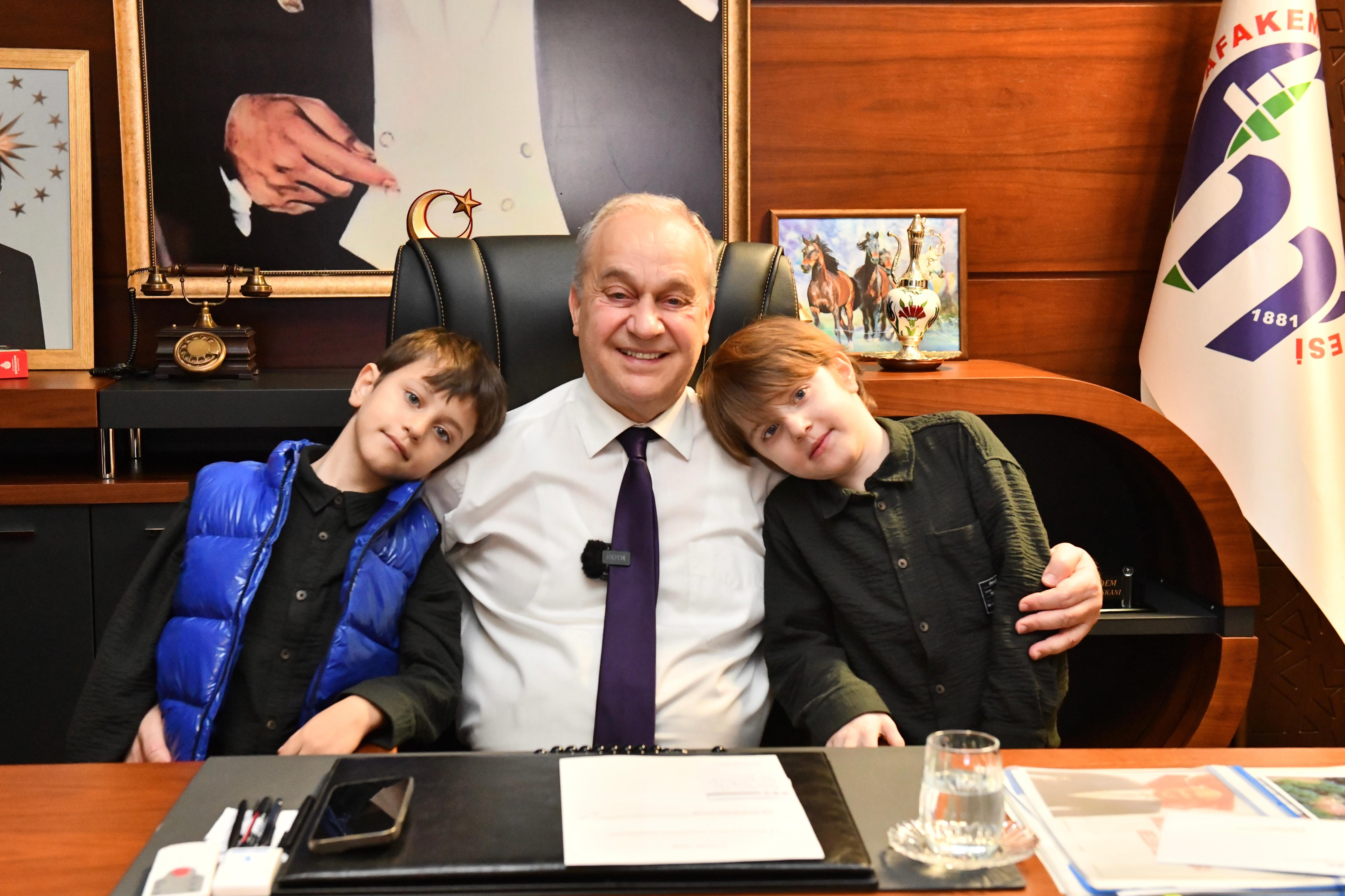 DMD Hastası Yağız Efe ve Ailesinden Belediye Başkanımız Şükrü Erdem’e Ziyaret